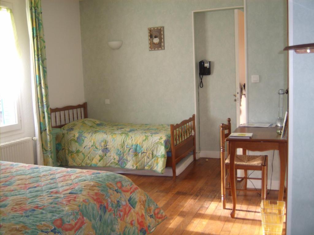 Auberge Les Muriers La Ferté-Hauterive 客房 照片