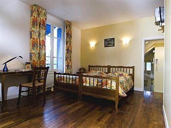 Auberge Les Muriers La Ferté-Hauterive 外观 照片