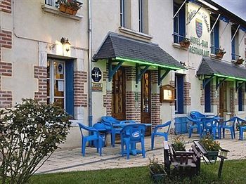 Auberge Les Muriers La Ferté-Hauterive 外观 照片